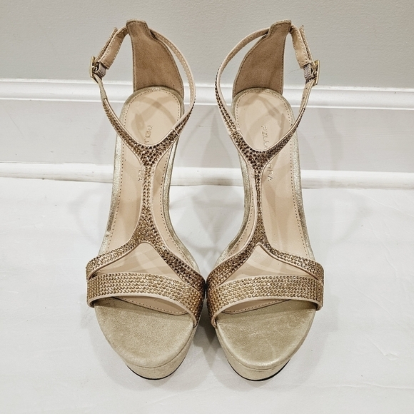 NEW PELLE MODA Onora T-strap Sandal In Gold - Picture 3 of 7